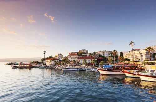 A scenic drive along the coast with Bodrum Güllük Car Rental. A photo of a pleasant drive along the coast with Güllük car rental service, featuring turquoise sea views and a comfortable transportation experience for holidaymakers.