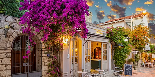 Bodrum Çeşme Car Rental offers a scenic journey along the coastal road. A photo reflecting the pleasant drive along the coast, the turquoise sea view, and the comfortable transportation experience for holidaymakers with Çeşme car rental service.