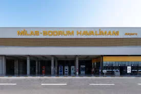 Bodrum Airport Car Rental offers a scenic journey along the coastal road. Enjoy a pleasant drive along the coastal road with the airport car rental service, turquoise sea views, and a comfortable transportation experience for holidaymakers.